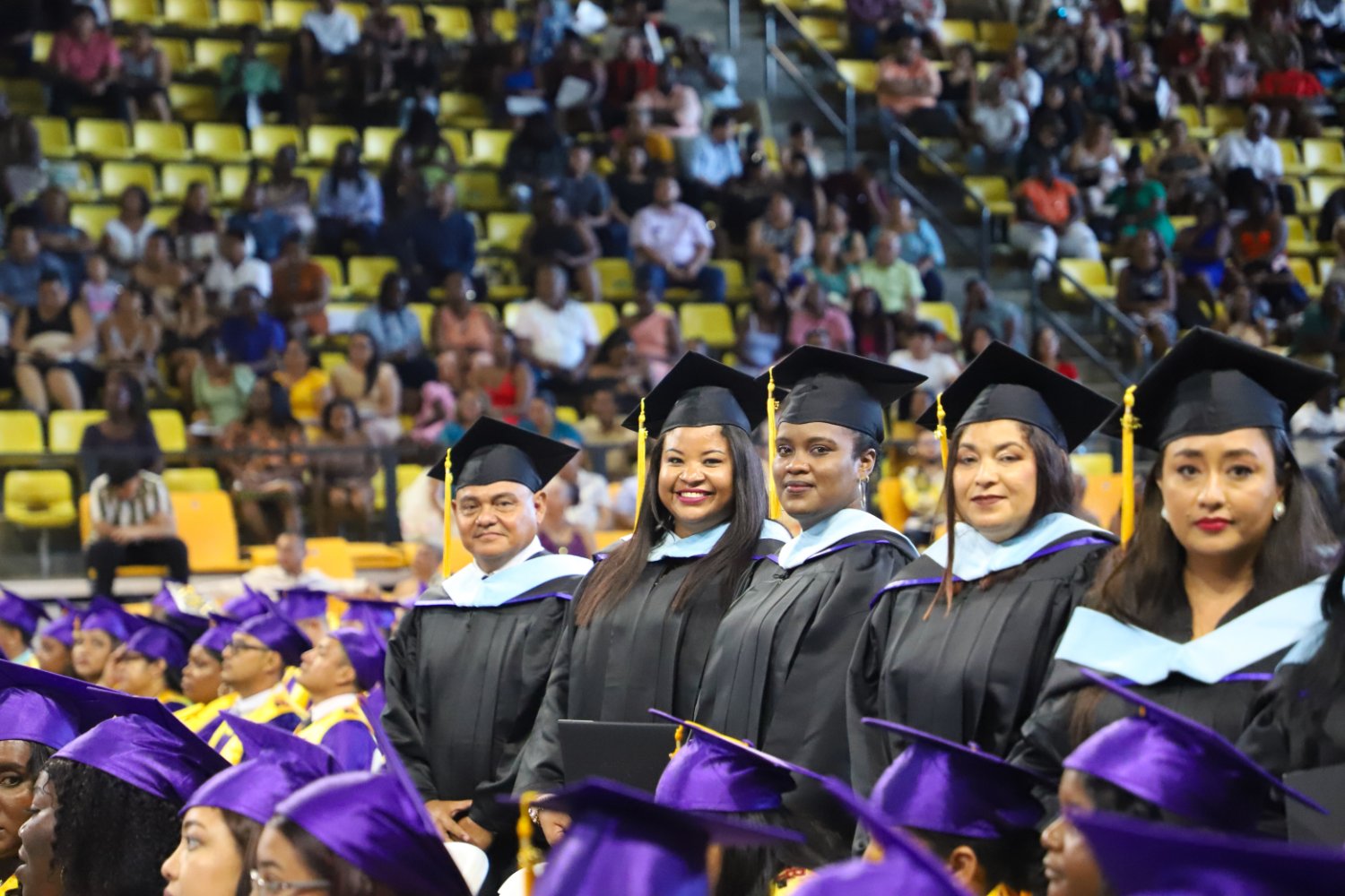 Katta oqim bilan qizning orgazmi